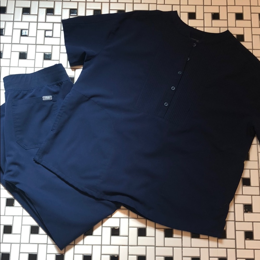 RARE FIGS navy scrub set